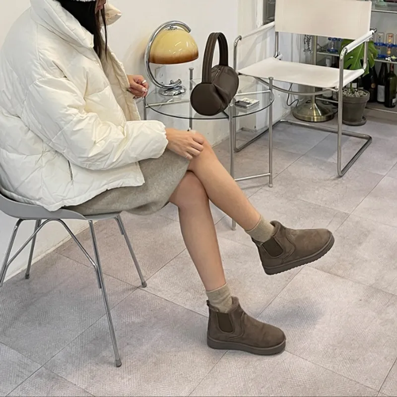 2024 Nuevas botas de diseñador de envío gratis Snow Furry Furry Boots Winter Womens Boots Tobles Trabajo de trabajo Plataforma M