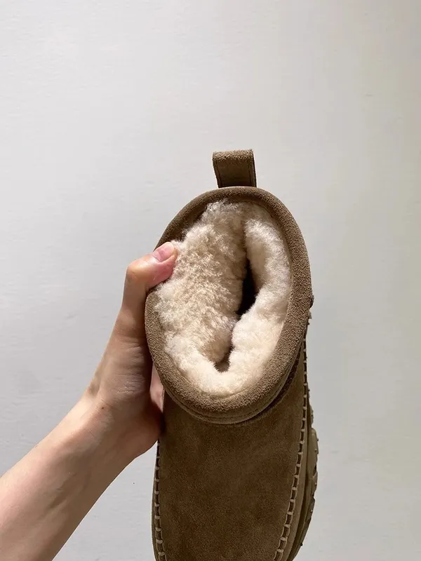 8 cm de altura nieve 2024s invierno nuevo tubo corto de cuero con neumático interno elevado suela anti -slip women botas diseñad