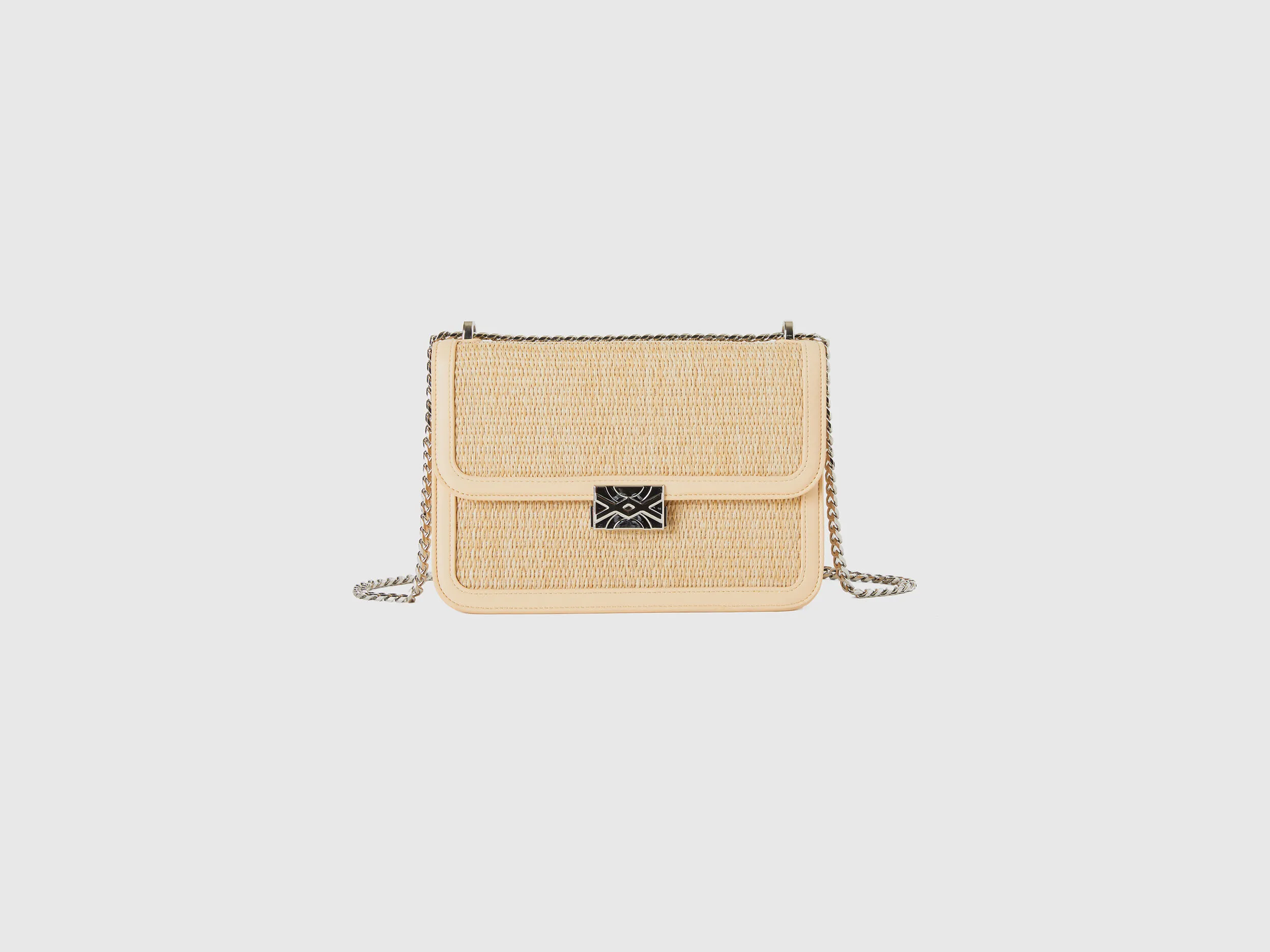 Bolso mediano beige con efecto rafia