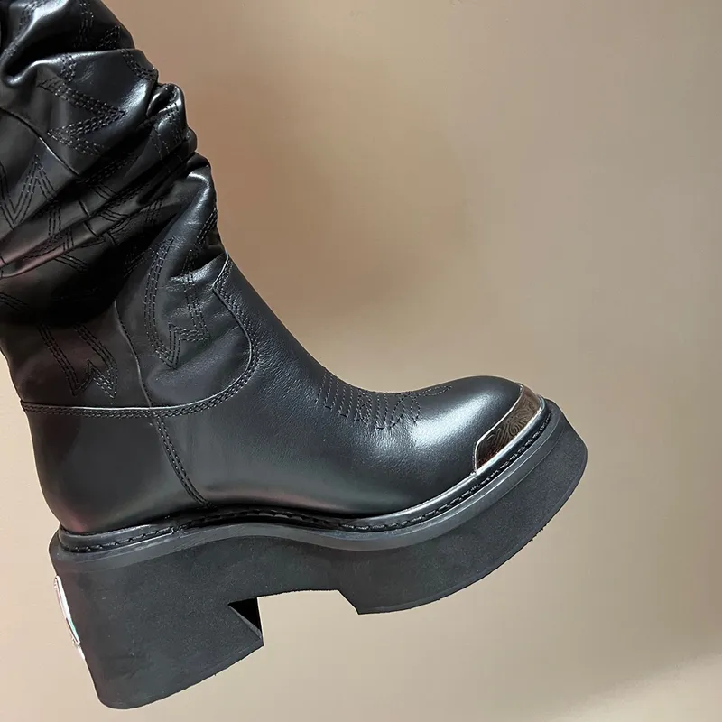 Botas de rodilla apiladas de lobo desnudas Diseñador de mujeres zapatos de mujer británica retro grueso trasero elevado platafor