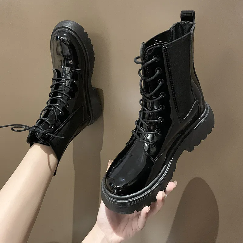 Diseñador de botas de lujo Slender con lujoso Martin Women, nuevas botas cortas versátiles de estilo negro británico para otoño 