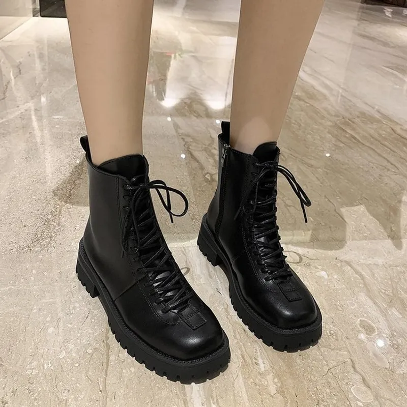 Diseñador de envío gratuito Boots Black Martin para mujeres 2024 Modelo nuevo con botas de cremallera laterales y botas de entre