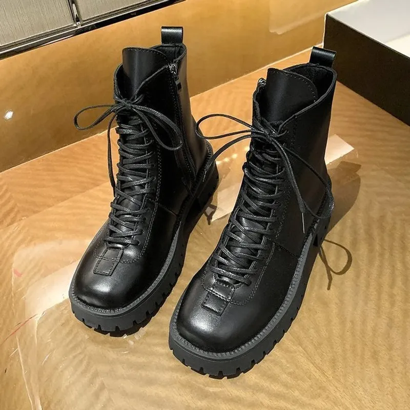 Diseñador de envío gratuito Boots Black Martin para mujeres 2024 Modelo nuevo con botas de cremallera laterales y botas de entre