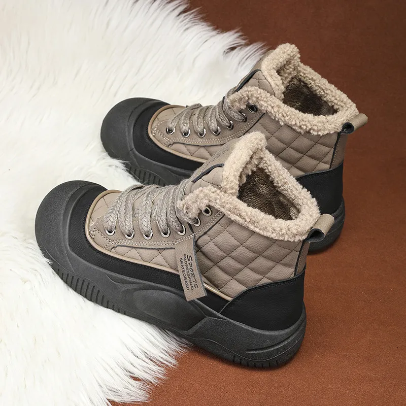 Diseñador de zapatos de algodón de algodón en invierno con terciopelo espesado 2024 Outumn Winter New High Cut Grey Soled Snow p