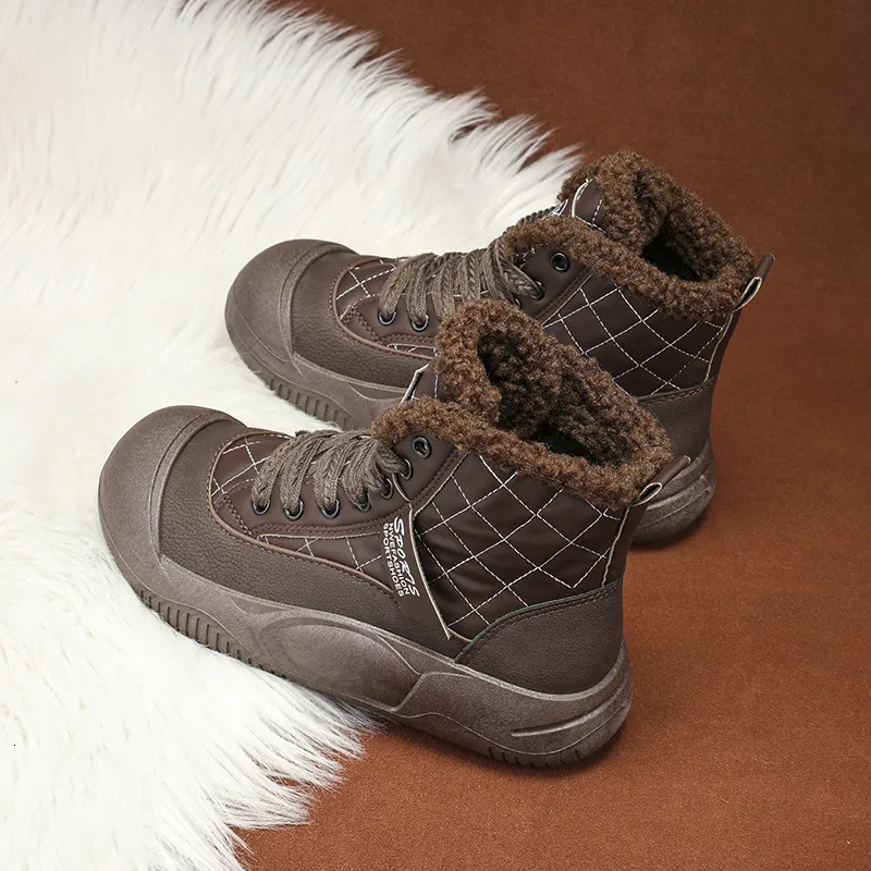 Diseñador de zapatos de algodón de algodón en invierno con terciopelo espesado 2024 Outumn Winter New High Cut Grey Soled Snow p