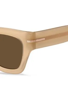 Gafas de sol de acetato beige con detalle dorado de la marca