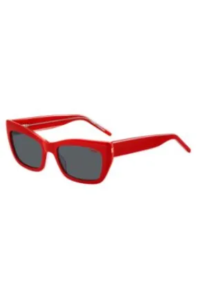 Gafas de sol de acetato rojo con patillas diseñadas a capas