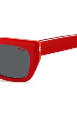 Gafas de sol de acetato rojo con patillas diseñadas a capas