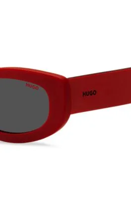 Gafas de sol rojas con patillas de la marca