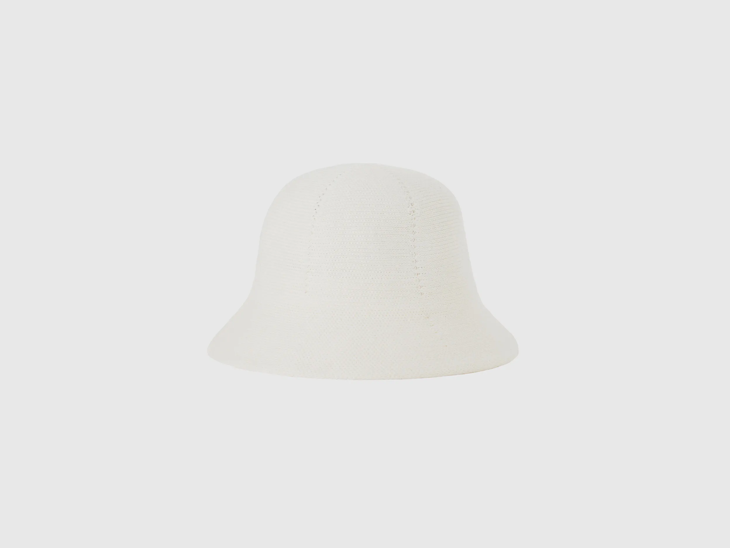 Gorro acampanado blanco crema