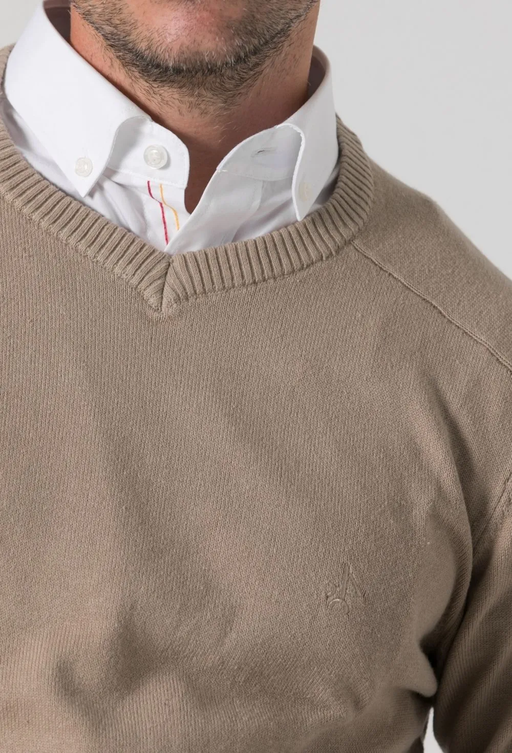 Jersey cuello pico beige de hombre