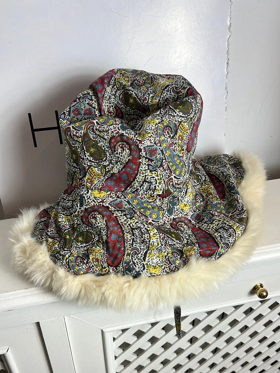 JOSEPHINE. Gorro estampado pelo interior. TU