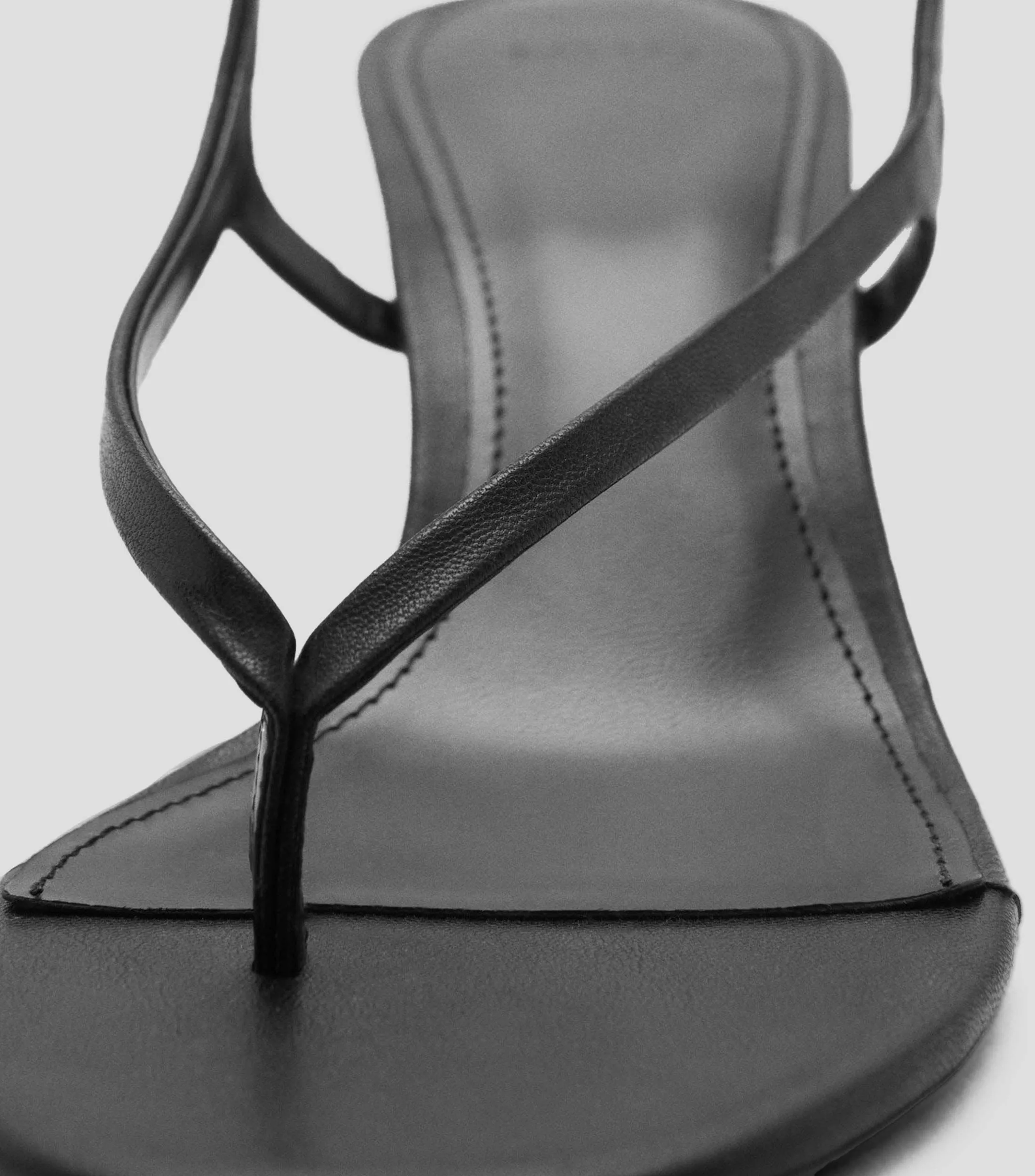 Mango Sandalias Slingback con tacón delgado bajo Mujer