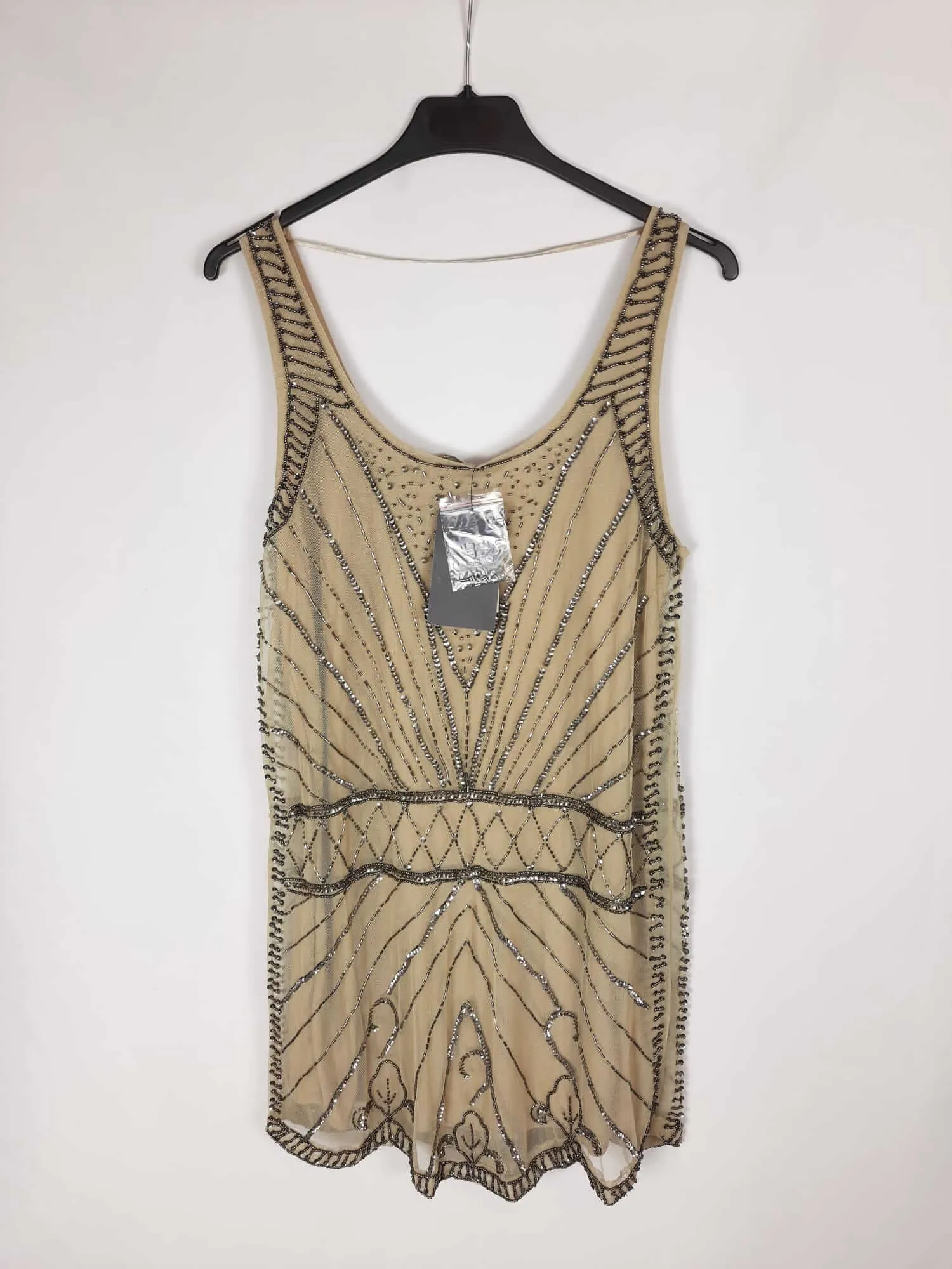 PULL AND BEAR. Vestido color beige con detalles de pedrería T.s