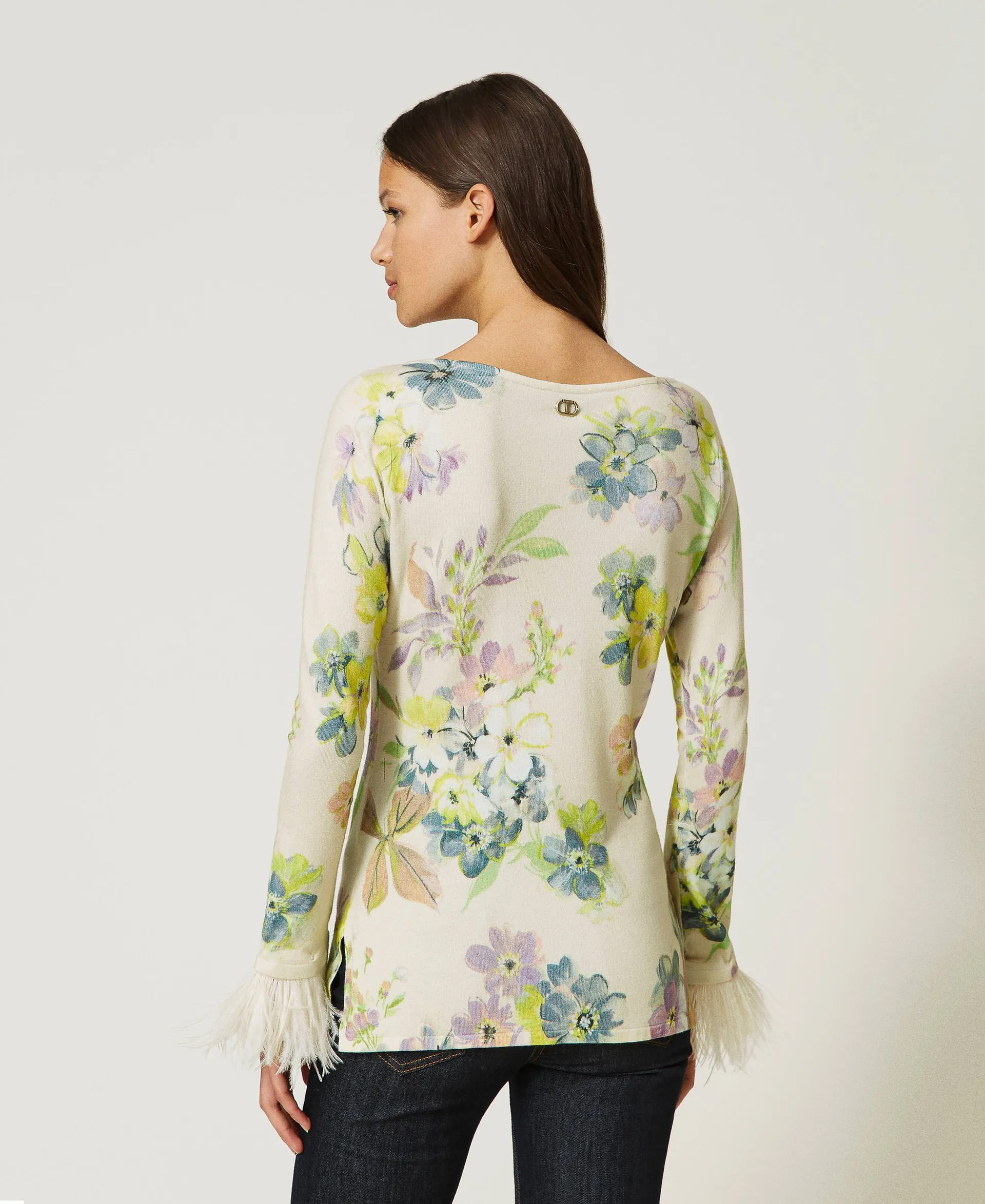 Pull avec imprimé floral et plumes