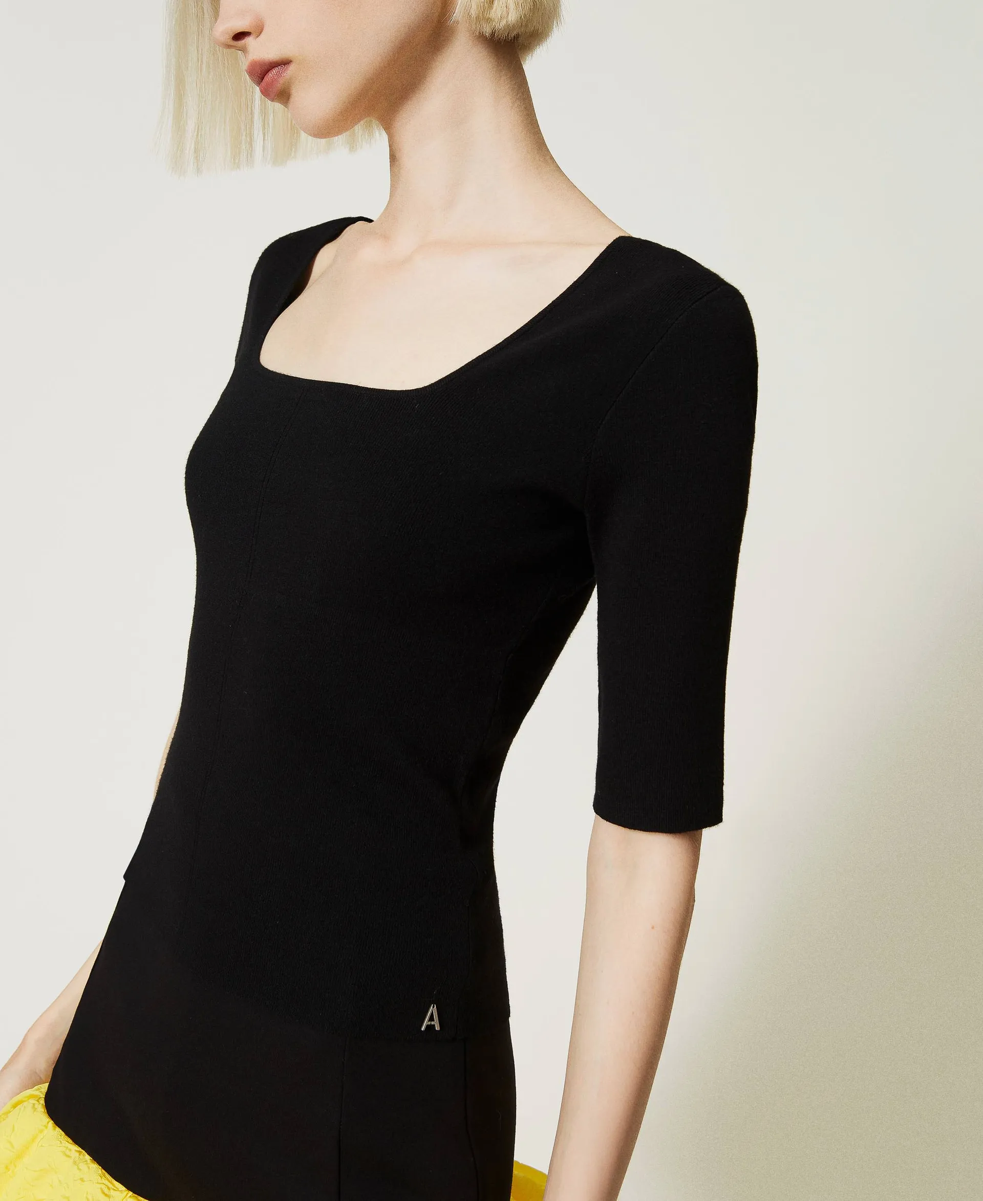 Pull avec insertions en tulle