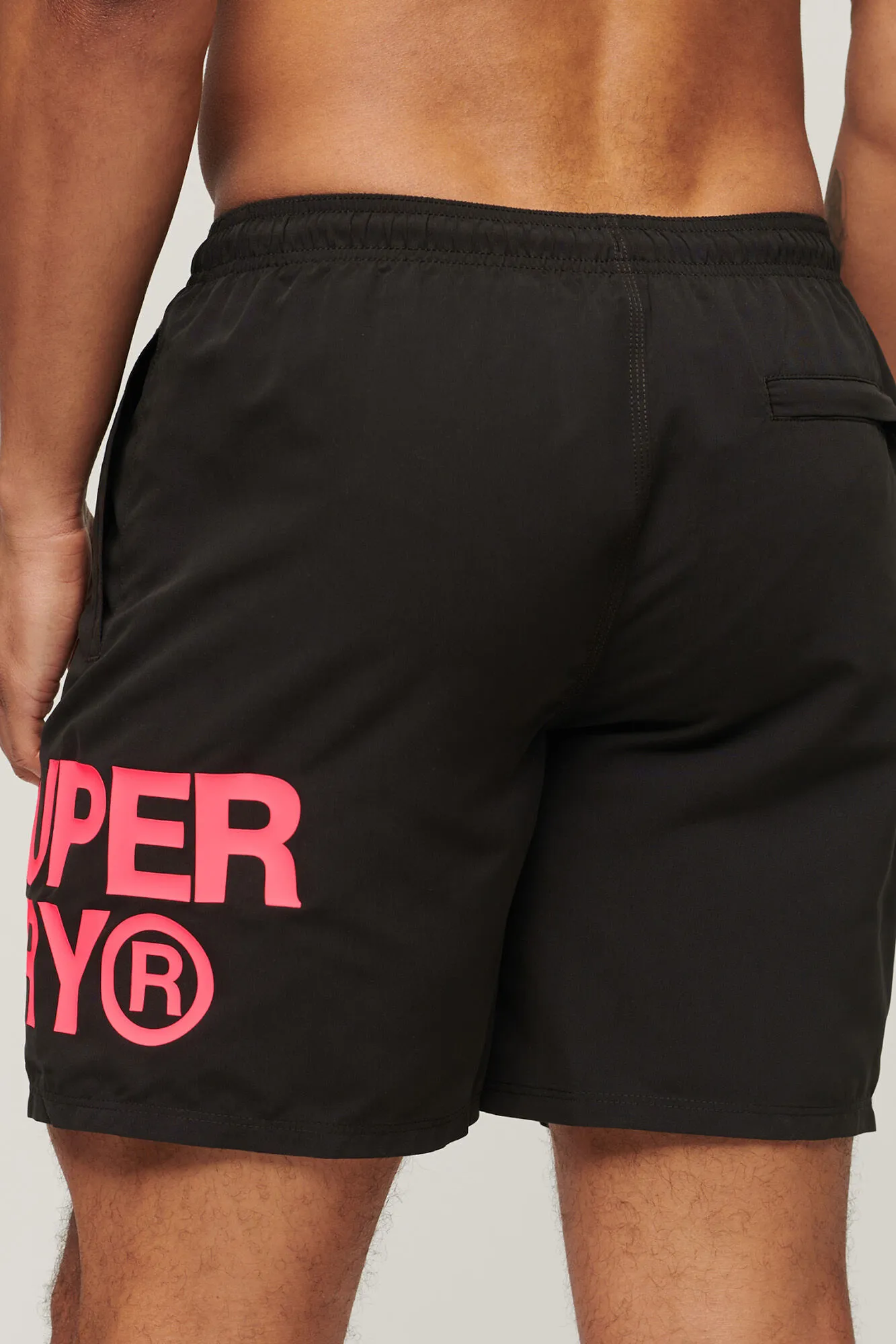 Superdry Bañador Sportswear de 43,2 cm con logo en material reciclado