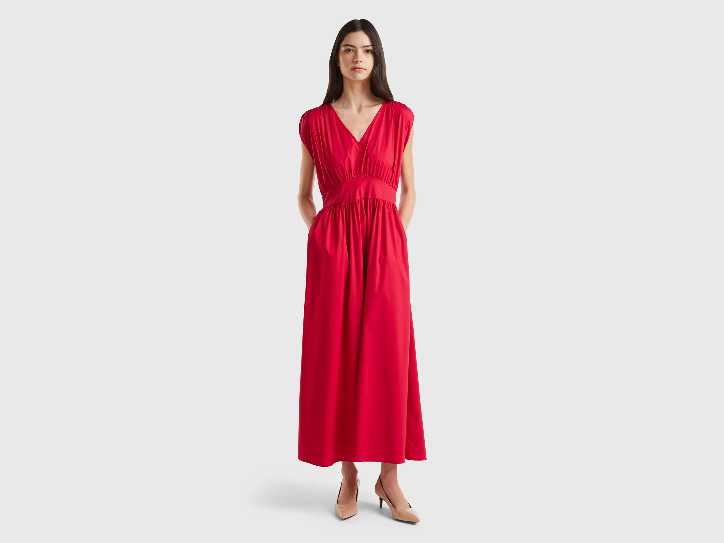 Vestido con escote de pico