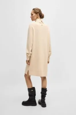 Vestido de punto con cuello vuelto en lana virgen y cashmere