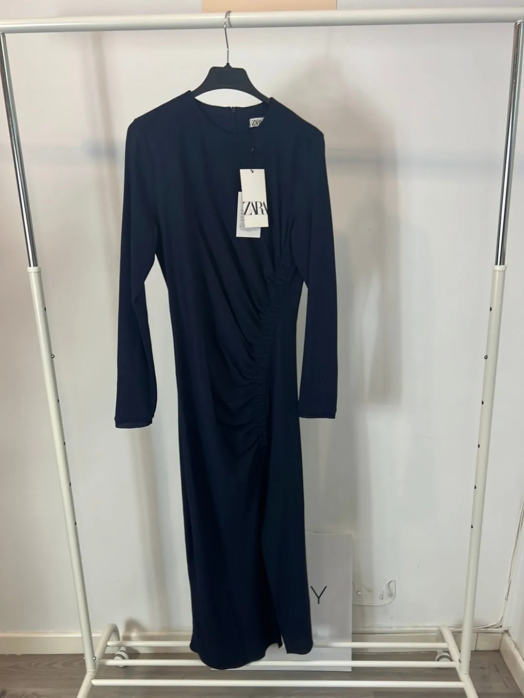 ZARA. Vestido largo azul fruncido. T S